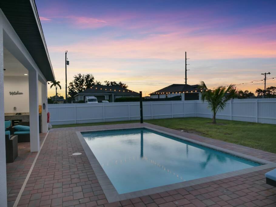 Casa Sevilla, Heated Pool, Sleeps 9, 4B3B Cape Coral Exterior photo