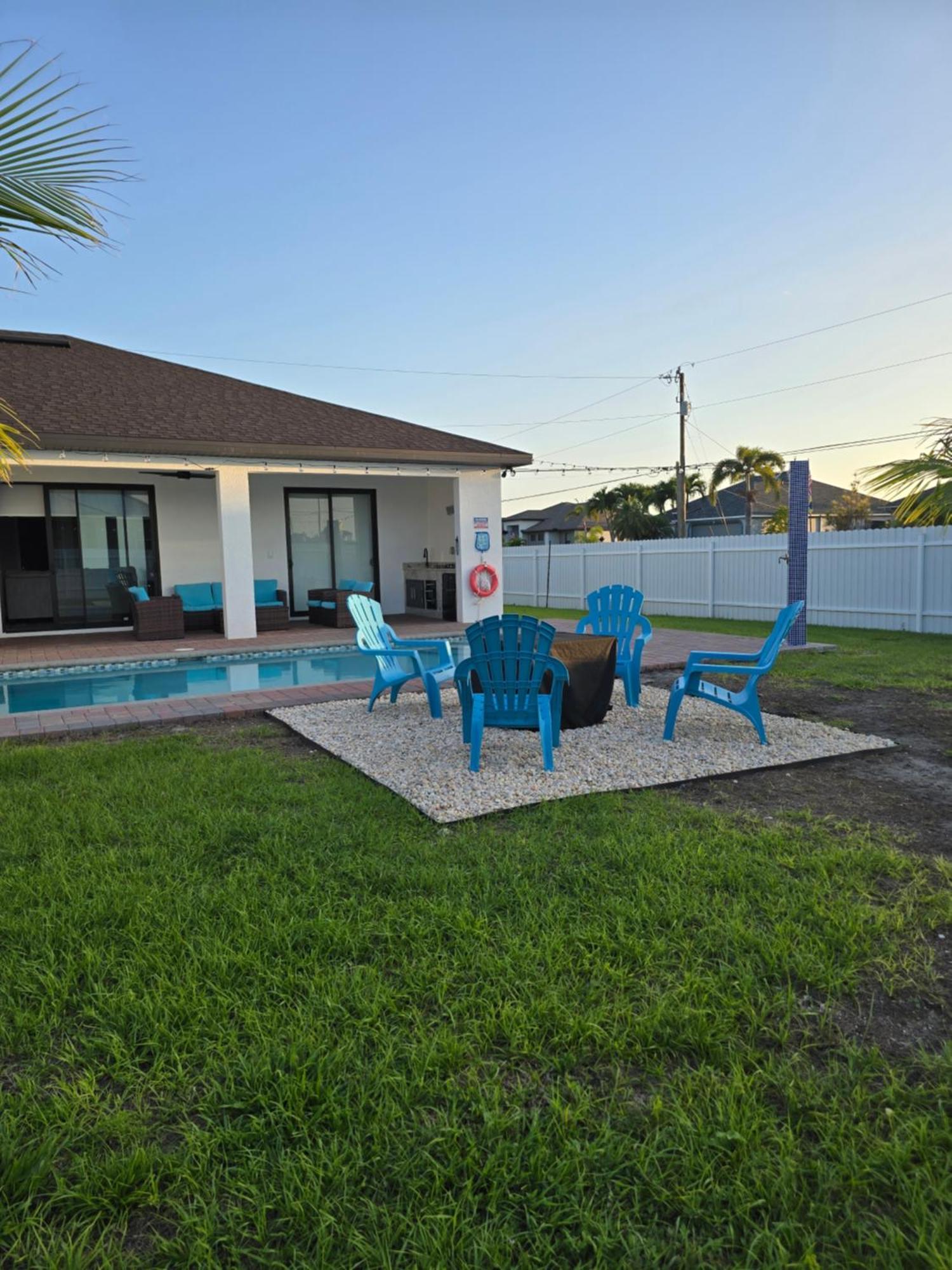 Casa Sevilla, Heated Pool, Sleeps 9, 4B3B Cape Coral Exterior photo